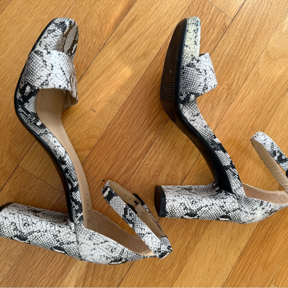Naturalizer Joy sandals tan black Snake-Print Block Heel Sandals size 7.5 wide